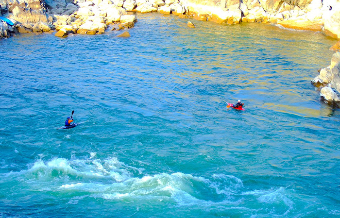 Great Falls kayakers