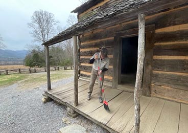 cades cove cabin cleaning