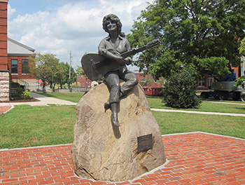Dolly Parton statue