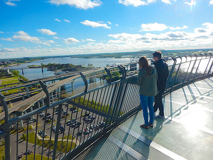 Windy observation deck at memphis pyramid